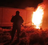 Incineran vehículo con mercadería de contrabando en la frontera con Chile