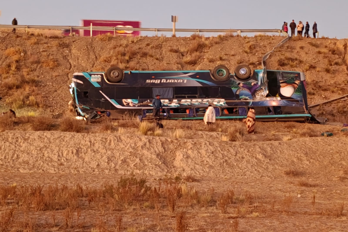 Cinco personas fallecen y varias resultan heridas tras embarrancamiento de ómnibus en Paria