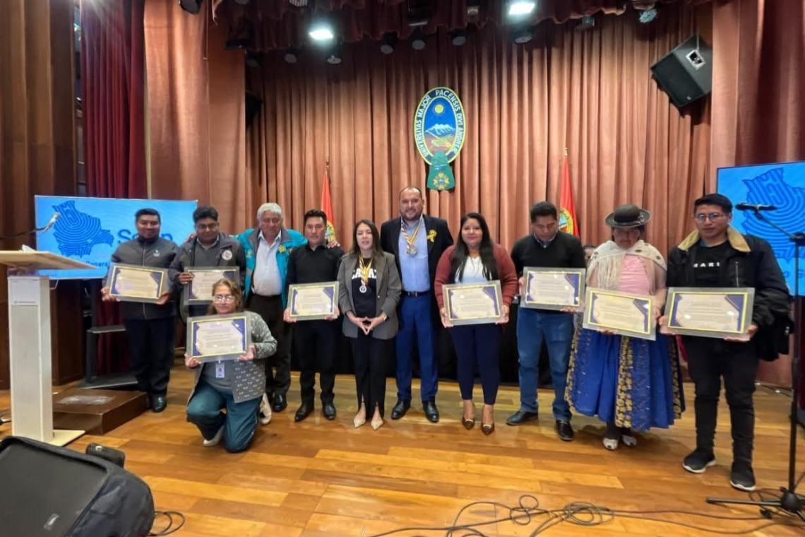 En vísperas del Bicentenario declaran al departamento de La Paz “libre de indocumentados”