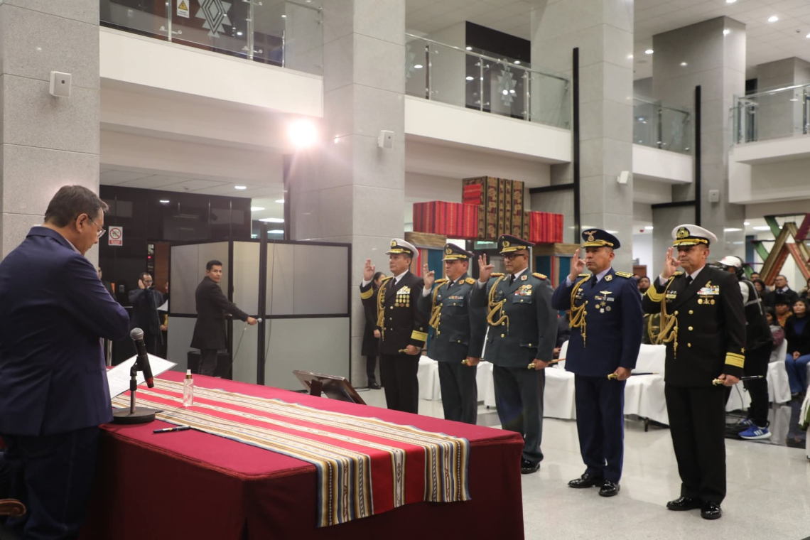 Presidente Arce posesiona al nuevo Alto Mando de las FFAA