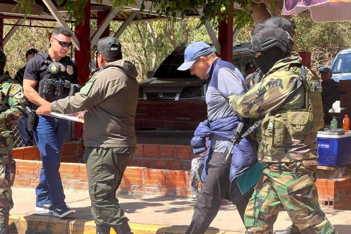 Policía Boliviana entrega a su par de Brasil a brasileño con Sello Rojo de Interpol