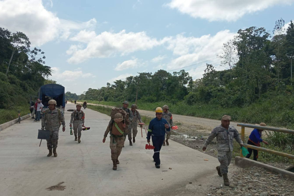 En Cochabamba desplazan a 70 bomberos para sofocar incendios forestales