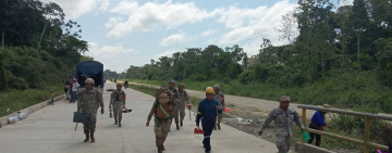 En Cochabamba desplazan a 70 bomberos para sofocar incendios forestales