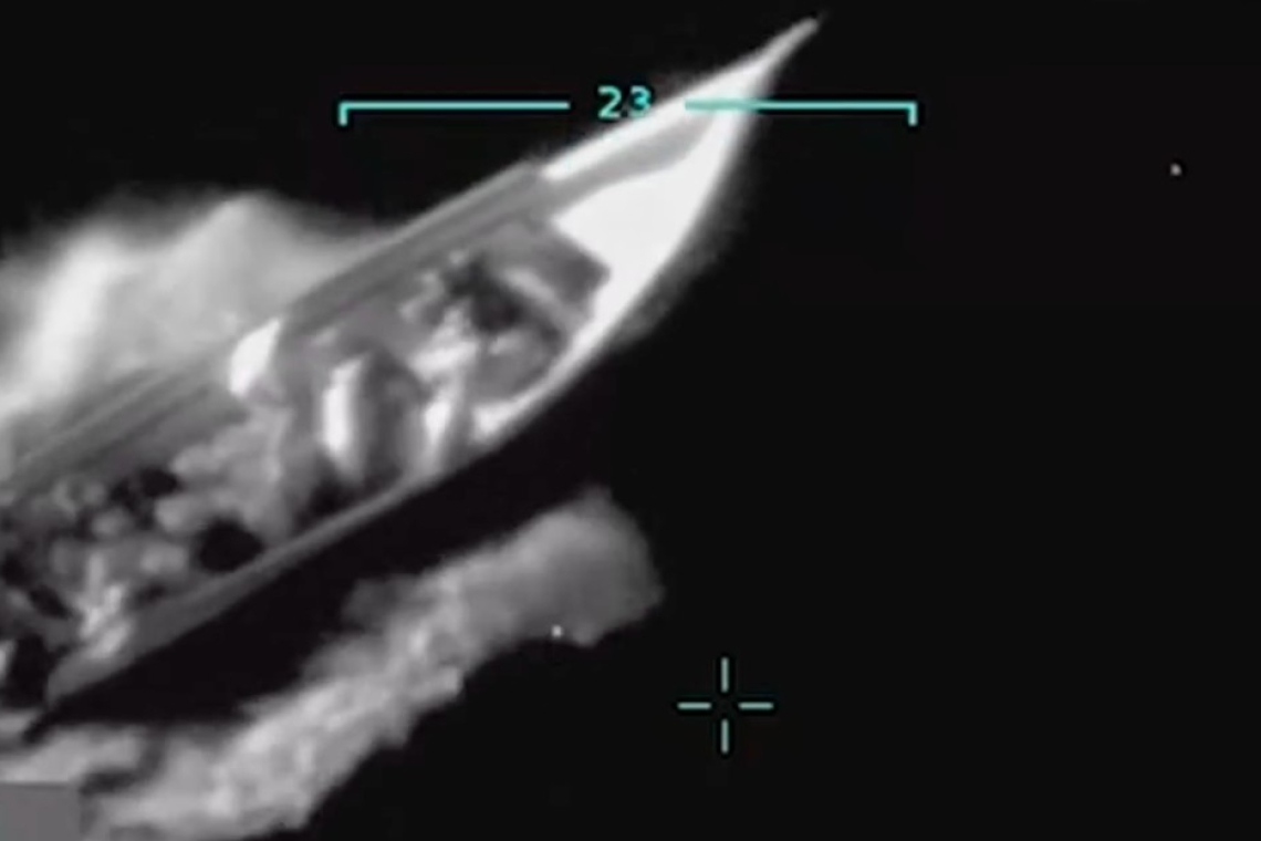 Trump muestra el ataque mortal contra un "narcobarco" que dice procedía de Venezuela