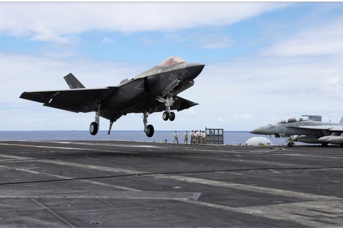 Trump advirtió que aviones venezolanos “serán derribados” si amenazan a fuerzas de Estados Unidos en el Caribe