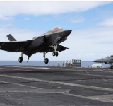 Trump advirtió que aviones venezolanos “serán derribados” si amenazan a fuerzas de Estados Unidos en el Caribe