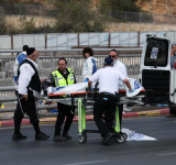 Ataque terrorista en Jerusalén: al menos seis muertos y varios heridos en un tiroteo contra un autobús de pasajeros
