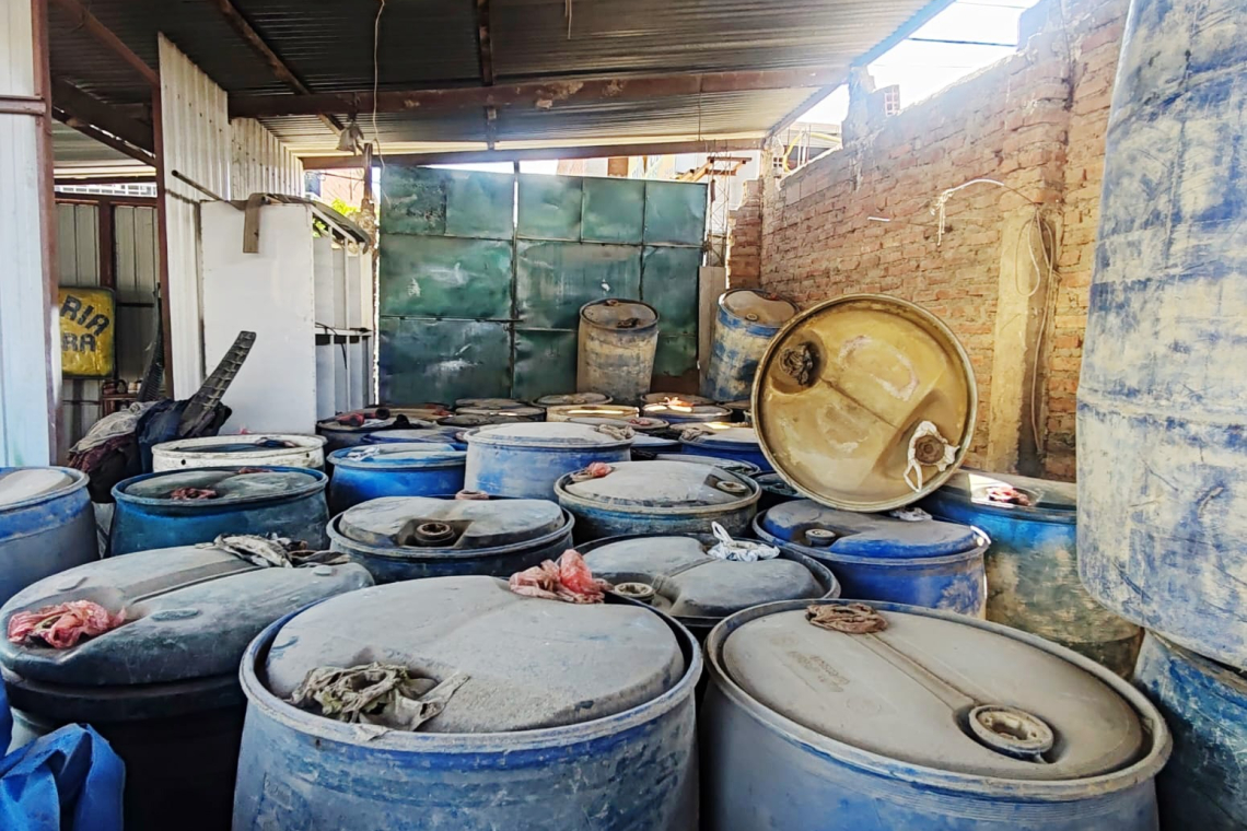 ANH incauta 40 turriles de Diésel acopiado ilícitamente en un taller 