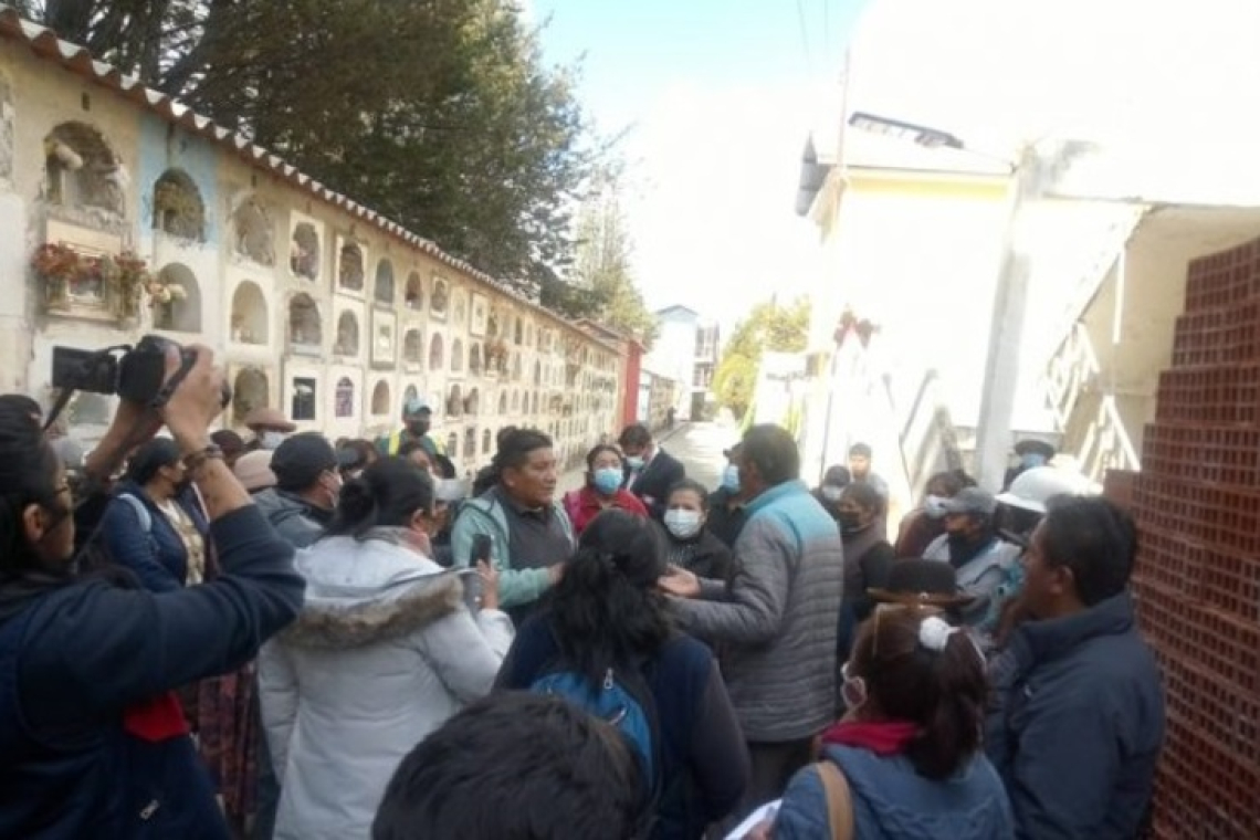 Abren 80 sepulturas para hallar los cuerpos de dos personas fallecidas en 2020