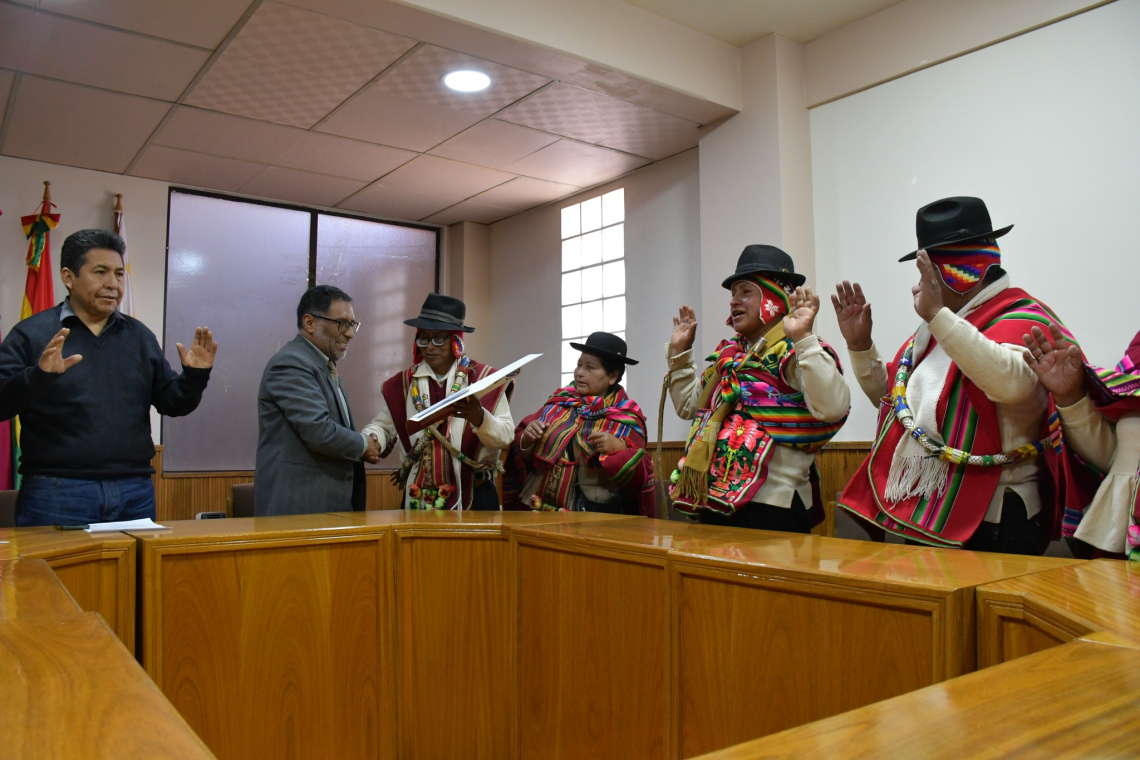 En Oruro entregan personería jurídica a organización indígena con miras a las elecciones subnacionales