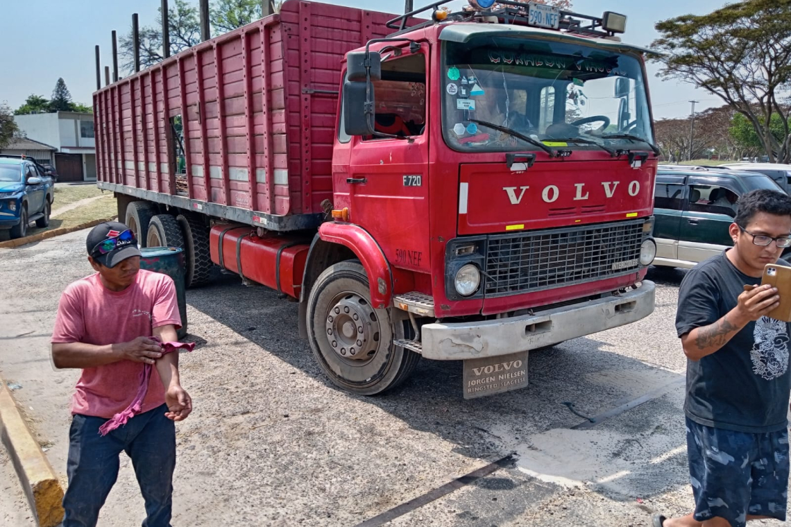 La ANH intercepta camión por carguío irregular en Estación de Servicio