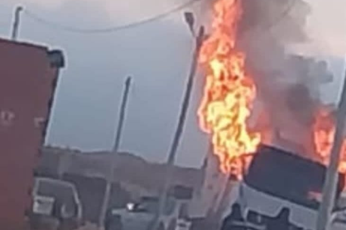 Militares incineran un camión con una afectación de Bs400.000