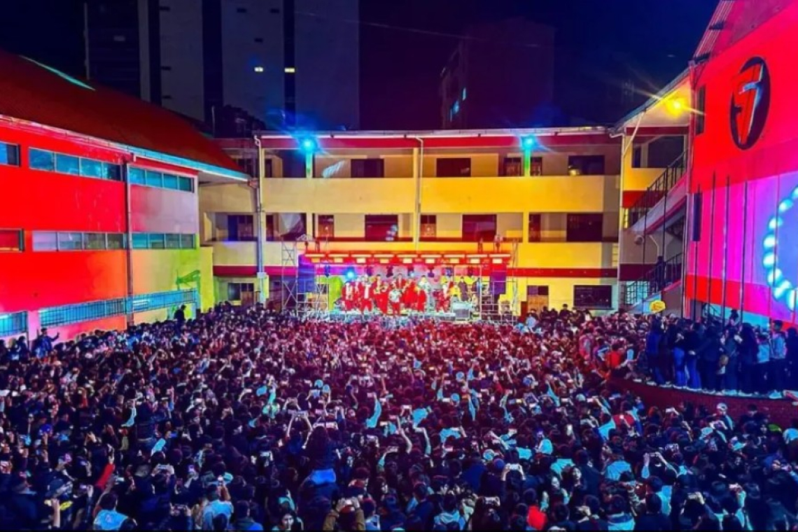 Se recupera favorablemente joven aplastada por una avalancha humana en un festival en un colegio de Oruro