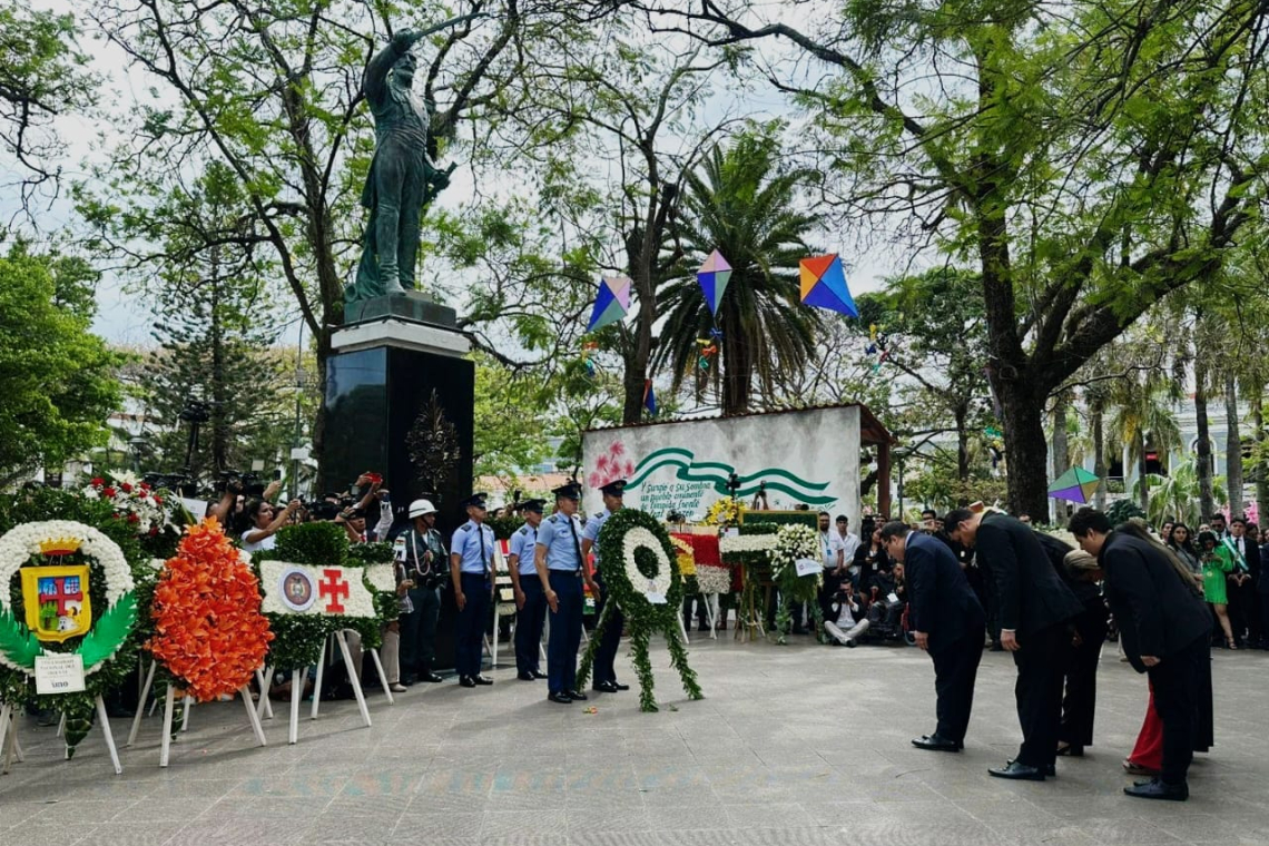 Fiscal General rinde homenaje a Santa Cruz en sus 215 años de gesta libertaria