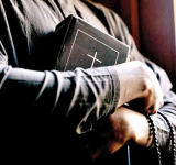 Fiscalía y Cancillería activan proceso de extradición de exsacerdote acusado de abuso sexual