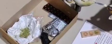 Adolescente recluido por posesión de sustancias controladas y arma de fuego