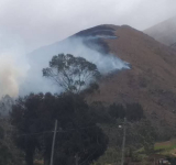 Defensa Civil se desplaza para controlar incendio forestal en Pocona