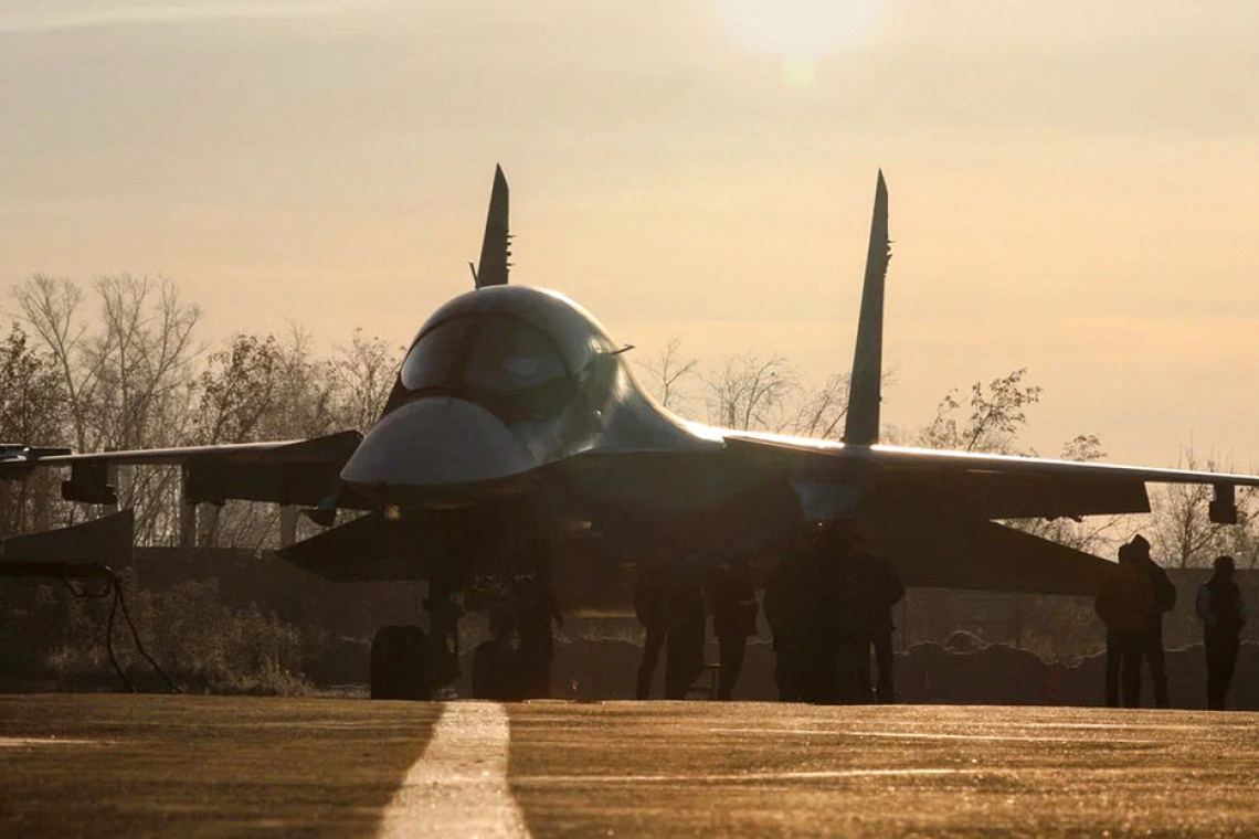El secreto del 'patito', el bombardero supersónico ruso que ayuda a mover el frente