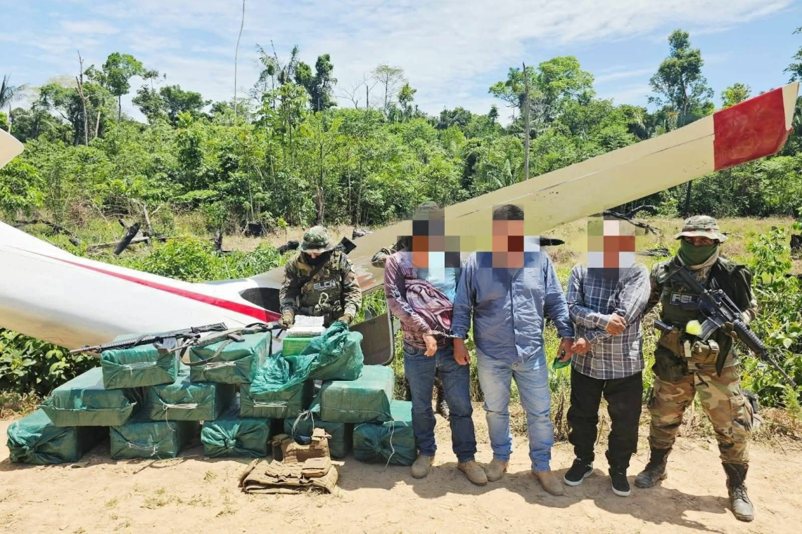 Fiscalía y UMOPAR investiga avioneta hallada en pista clandestina en Villa Tunari