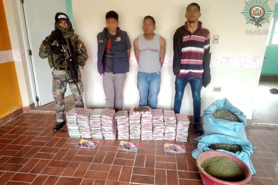 En Sipe Sipe caen dos extranjeros y un boliviano con marihuana