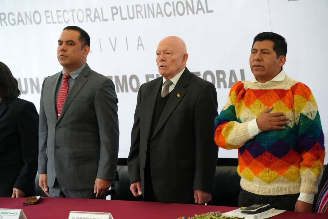 El plebiscitó electoral en marcha, el futuro del país está en manos de 7,9 millones de bolivianos