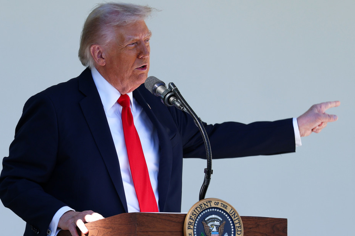 Trump: "Si estamos en guerra, la vamos a ganar. Iríamos y bombardearíamos países al carajo"