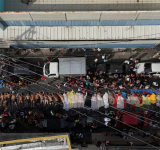 Civiles trasladaron más de 60 cadáveres a una plaza de Río de Janeiro: los hallaron en una zona boscosa