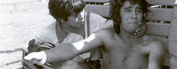 Es una de las fotos más recordadas de la vida de Maradona y detrás esconde una historia trágica y luminosa