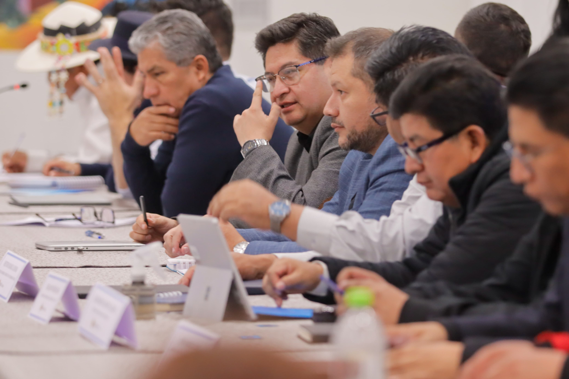 Ministros de Arce presentarán su renuncia colectiva en el último gabinete, pero los viceministros permanecerán en funciones