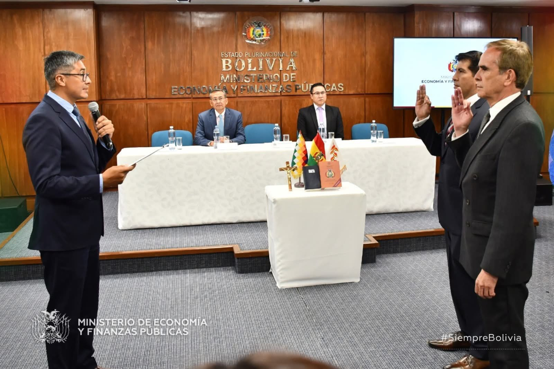 Ministro Espinoza posesiona a directores de la ASFI y la Gestora Pública 