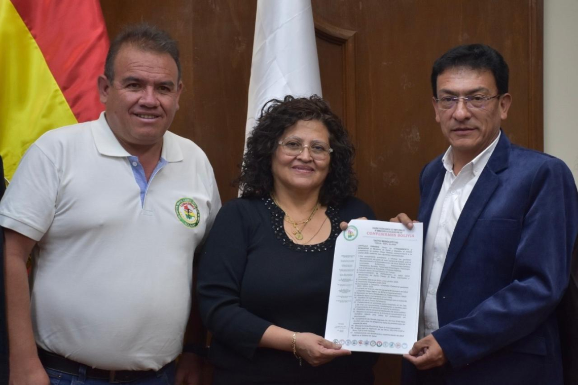 Ministra de Salud recibe pliego petitorio 2026 de Confesirmes