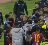 17 jugadores expulsados y gases lacrimógenos: gran escándalo en un partido de fútbol