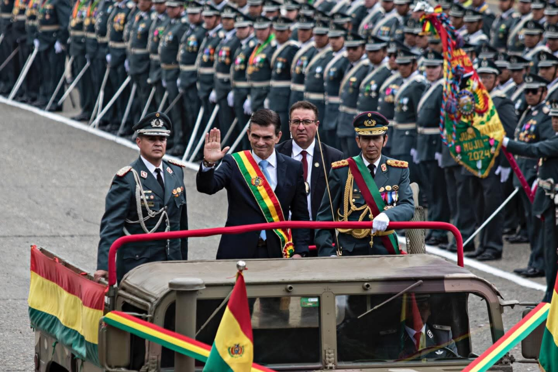 El Ejército en su 215 aniversario, debe ser garante de la CPE, la soberanía y la Patria