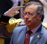 Petro pide a militares colombianos defender la "soberanía con la vida" ante amenazas de EE.UU. 