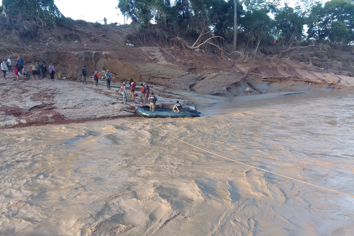 Armada emplea botes y evacua a 459 afectados por riadas en Santa Cruz