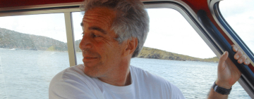 Nuevos archivos revelan fotos inquietantes de Epstein sin camisa y pies infantiles