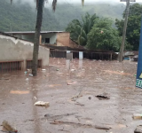 Bolivia: inundaciones vinculadas a la actividad minera generan daños en al menos 30 viviendas de Tipuani