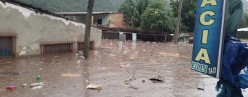 Bolivia: inundaciones vinculadas a la actividad minera generan daños en al menos 30 viviendas de Tipuani