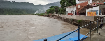 Navales rescatan a cinco jóvenes tras el desborde del dío Mapiri