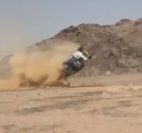 El brutal accidente de Jesús Calleja en el Dakar durante la etapa 5: dio varias vueltas de campana