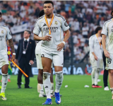 Máxima tensión en España: la versión del Real Madrid tras el gesto de Mbappé al evitar el pasillo al Barcelona y el dardo de Laporta