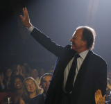 La 'casita del terror' de Julio Iglesias: Denuncian exempleadas al cantante por abuso sexual y trata