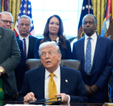 "Si no entramos, Rusia y China lo harán": Trump se pronuncia sobre Groenlandia tras reunión clave 