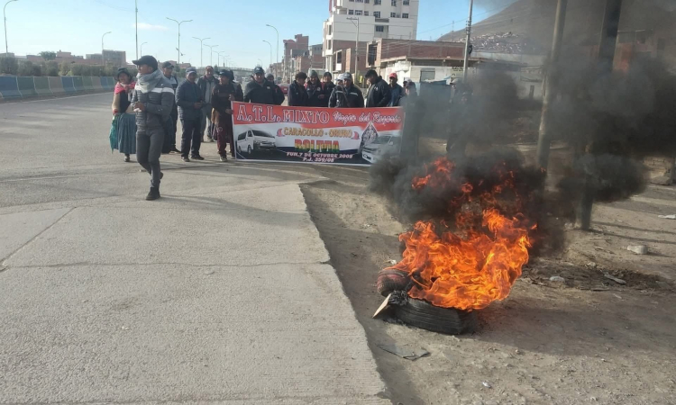El Transporte Libre conspira contra la efeméride de Oruro con bloqueo