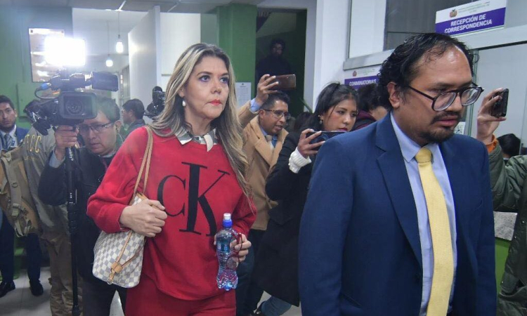 Justicia dispone 90 días de detención preventiva para exgerente de YPFB, Gabriela Delgadillo