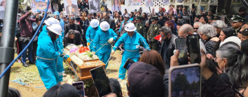 La Paz le dio el último Adiós al maestro Santalla, entre sollozos y aplausos 