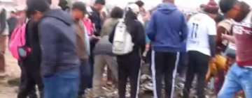 Tras el repliegue policial, pobladores vuelven al lugar del siniestro para escarbar en busca de dinero