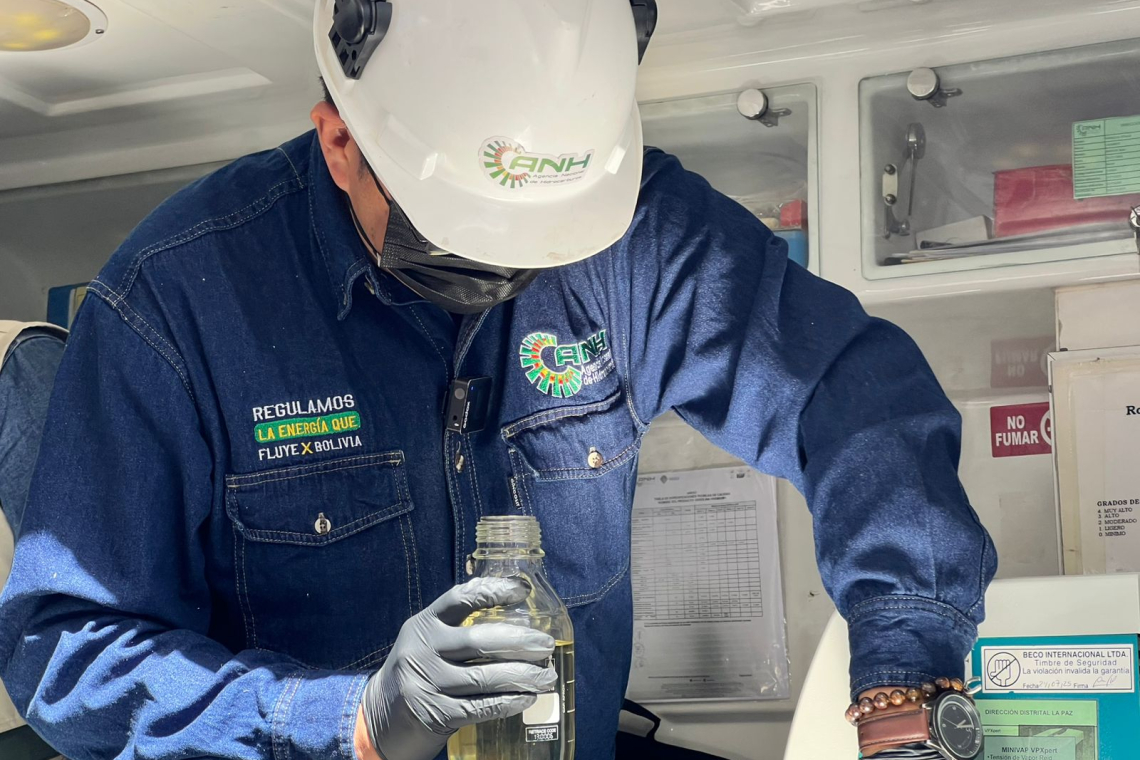 Laboratorio móvil de la ANH verifica en estaciones de servicio calidad de la gasolina