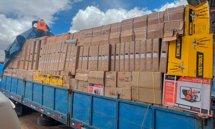 Aduana intercepta camión con productos ilegales en Caracollo