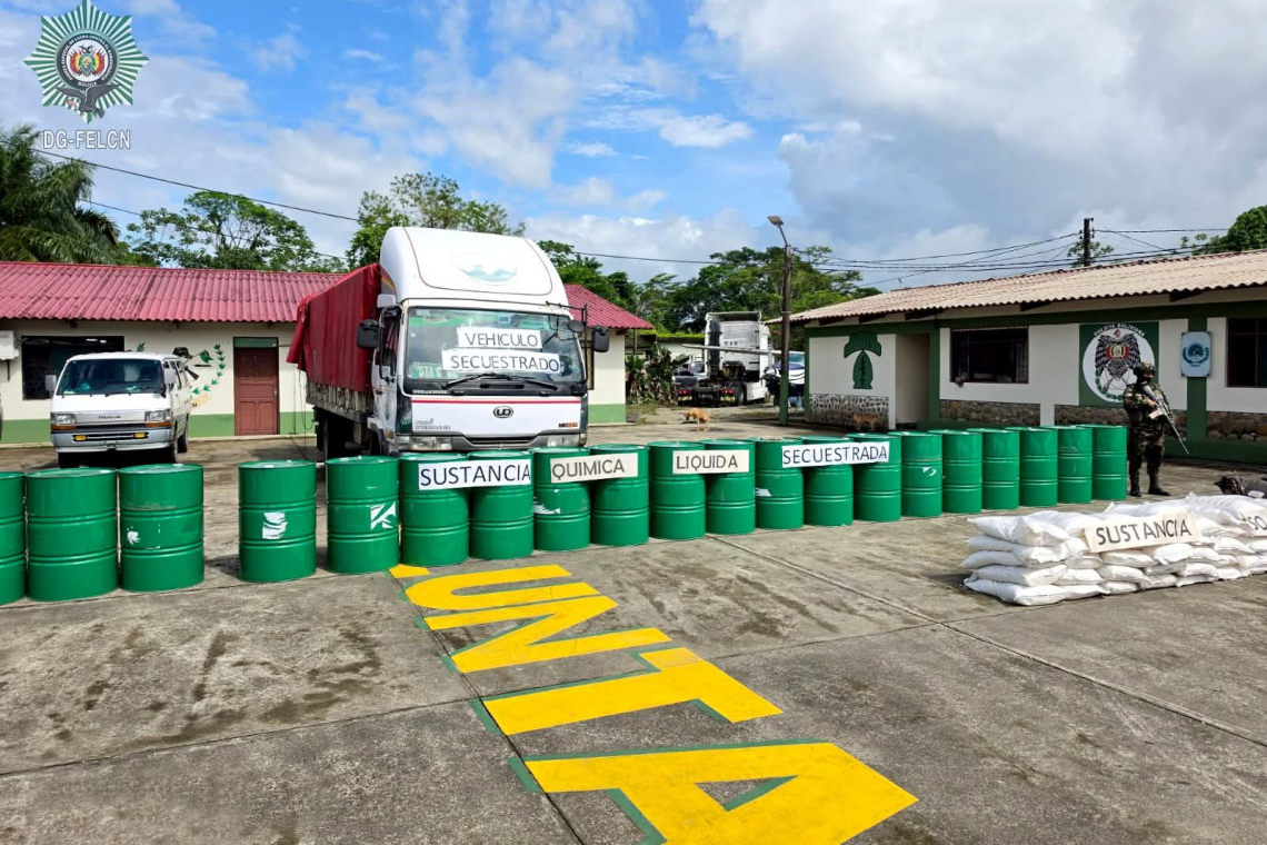 FELCN aprehende a chofer por transportar químicos para elaborar droga